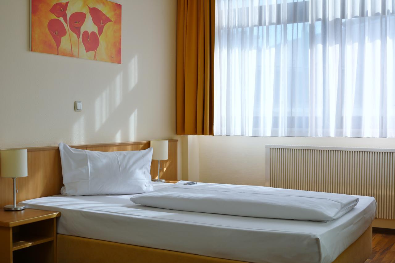 Hotel Zur Rebe Hochheim am Main Extérieur photo